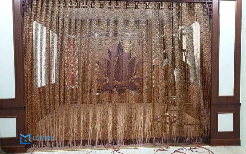 Cách chọn rèm hạt gỗ bàn thờ hợp phong thủy và thẩm mỹ theo mệnh gia chủ