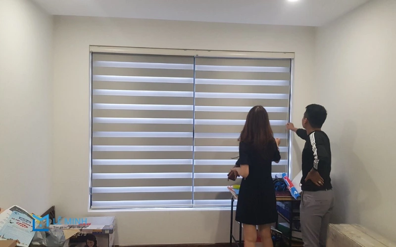 Cập nhật giá động cơ rèm cuốn 2025 mới nhất. So sánh motor Dooya, Somfy, A-OK và cách chọn motor phù hợp cho rèm cuốn, rèm vải, rèm thông minh.