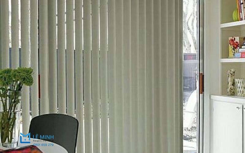 Giá rèm lá dọc văn phòng 2026 cho không gian làm việc hiện đại.