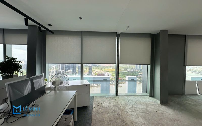 Ưu điểm rèm cửa cuốn là gì,khả năng cản sáng, tiết kiệm diện tích và phù hợp văn phòng.