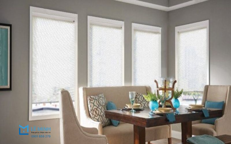 Nhờ tính trung tính của bảng màu, Rèm sáo cuốn đẹp - Mã Venus dễ dàng hòa hợp với nội thất từ nhẹ nhàng đến cao cấp.