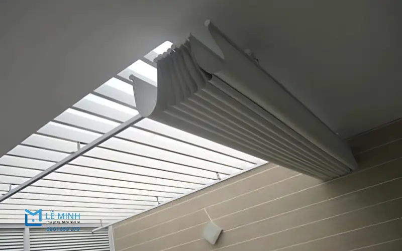 Giải pháp che nắng, giảm nhiệt hiệu quả cho giếng trời - Rèm trần tự động là gì?