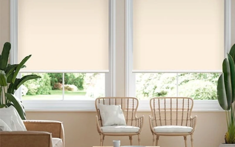 Khám phá Màn cuốn cản sáng màu kem nhạt mã SQ 02 của Sankaku tại Rèm Cửa Lê Minh. Sản phẩm giúp cản sáng hiệu quả, giảm nhiệt, mang lại không gian sống thoải mái, tinh tế.