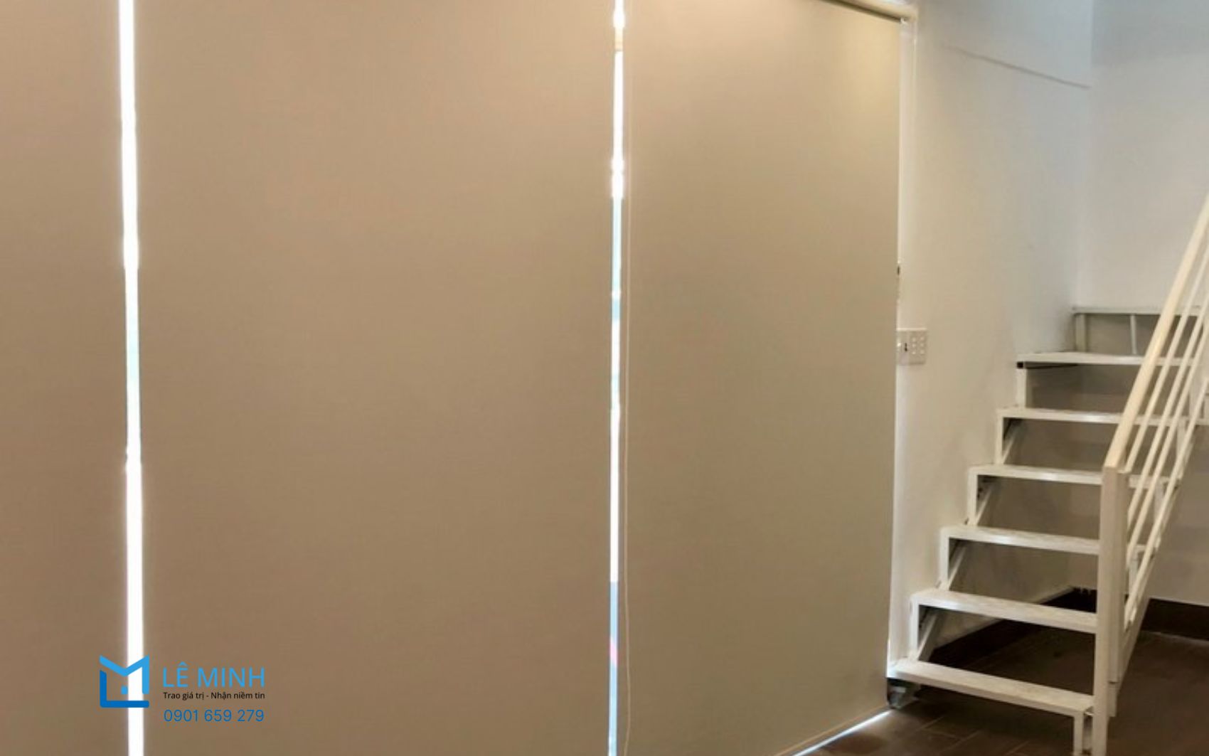 Ưu điểm nổi bật của rèm cuốn trơn màu nâu chống nắng mã SQ 10