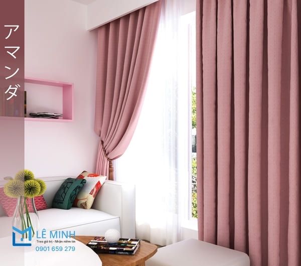 Rèm gia đình màu hồng pastel nhẹ nhàng, tô điểm không gian phòng khách thêm phần nữ tính và tinh tế.