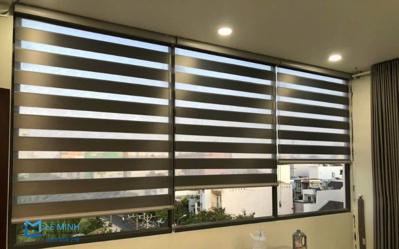 Rèm cầu vồng tự động là phiên bản tích hợp động cơ thông minh cho phép điều khiển dễ dàng từ xa