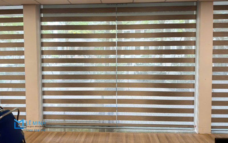 Rèm cầu vồng Sankaku có cấu tạo hai lớp vải đan xen độc đáo