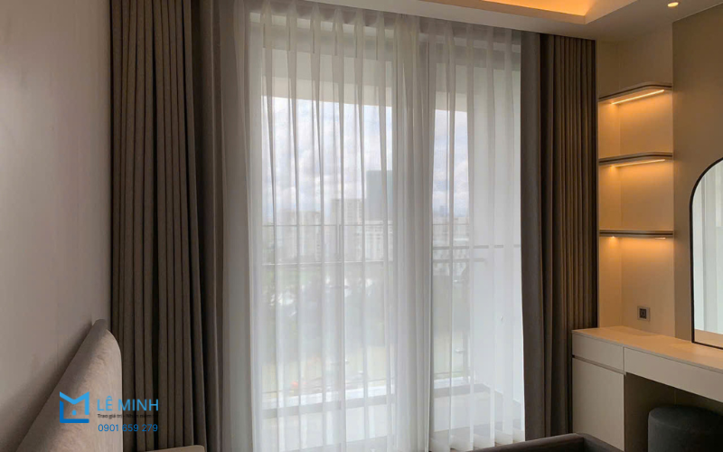 Giá rèm vải Bỉ nhập khẩu hiện nay được đánh giá là tương xứng với chất lượng và tính thẩm mỹ mà sản phẩm mang lại.