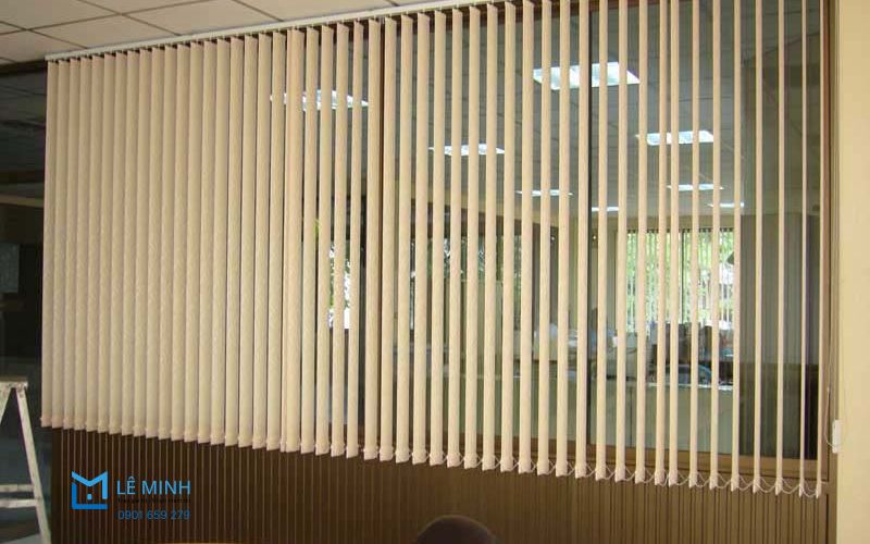 Vì sao nên chọn Rèm Cửa Lê Minh khi lắp đặt rèm lá dọc?