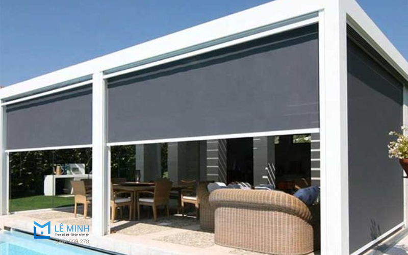 Mẫu rèm cuốn chống nắng cửa chính ngoài trời