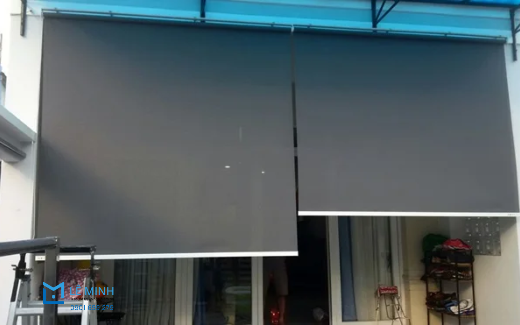 Việc vệ sinh rèm cuốn che nắng mưa cũng khá đơn giản